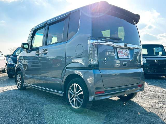 ���X�ł͌y�����Ԃ��畁�ʎԂ܂ŕ��L���I�[�����[�J�[�̎Ԏ�E�F�E�O���[�h��L�x�ɑ����Ă���܂��B