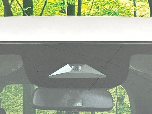 �y�z���_�Z���V���O�z���s���ɑO���̎ԗ�����F�����A�Փ˂������Ȏ��͌x��ƃu���[�L�ŏՓˉ���Ɣ�Q�y�����A�V�X�g�B�����S�Ƀh���C�u�����y���݂��������܂��B