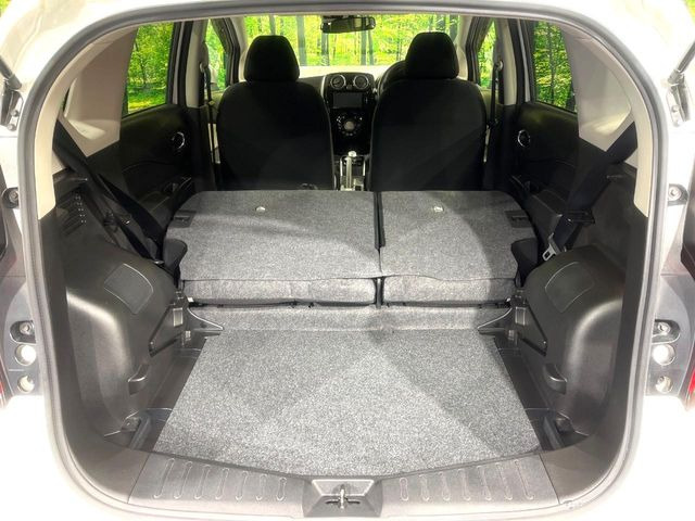 ���i�̂���������ʋ΁A���}���ɏ\���ȉ׎��X�y�[�X���m�ۂ��Ă���܂��B�Z�J���h�V�[�g��|���ƁA�傫�ȉו��̐ύڂ��\�ł���