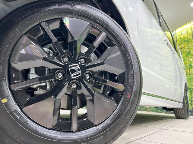 �y����16�C���`�A���~�z�C�[���z�O�ςɃ}�b�`���������A���~�z�C�[���𑕒����Ă���܂��B�e��ЊO�A���~�z�C�[����A�X�^�b�h���X�^�C�����戵�����Ă���܂��B���񂲑��k����������