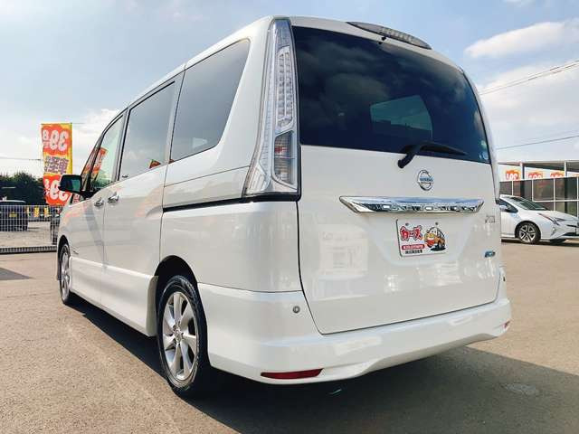 ���X�ł͌y�����Ԃ��畁�ʎԂ܂ŕ��L���I�[�����[�J�[�̎Ԏ�E�F�E�O���[�h��L�x�ɑ����Ă���܂��B