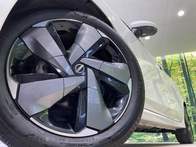 �y����17�C���`�A���~�z�C�[���z�O�ςɃ}�b�`���������A���~�z�C�[���𑕒����Ă���܂��B�e��ЊO�A���~�z�C�[����A�X�^�b�h���X�^�C�����戵�����Ă���܂��B���񂲑��k����������