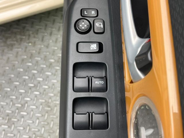 �y�d���i�[�~���[�z�T�C�h�~���[�͓d���i�[���ƂȂ��Ă���A�������ԏ�ł��L�Y�������X�N��}�����܂��B