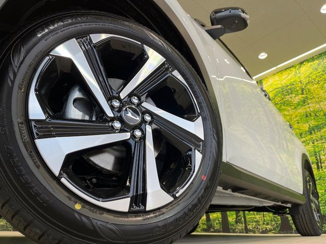 �y���������C���`�A���~�z�C�[���z�O�ςɃ}�b�`���������A���~�z�C�[���𑕒����Ă���܂��B�e��ЊO�A���~�z�C�[����A�X�^�b�h���X�^�C�����戵�����Ă���܂��B���񂲑��k����������