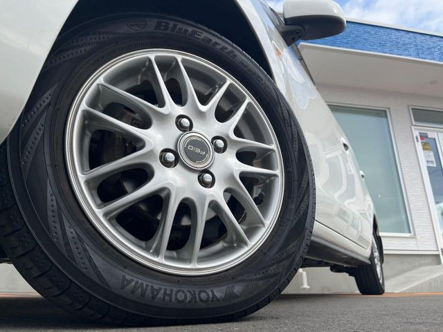 �y14�C���`�A���~�z�C�[���z�O�ςɃ}�b�`�����A���~�z�C�[���𑕒����Ă���܂��B�e��A���~�z�C�[����A�X�^�b�h���X�^�C�����戵�����Ă���܂��B���񂲑��k����������