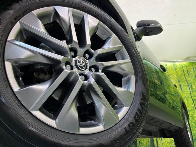 【純正19インチアルミホイール】外観にマッチした純正アルミホイールを装着しております。各種社外アルミホイールや、スタッドレスタイヤも取扱いしております。是非ご相談ください♪