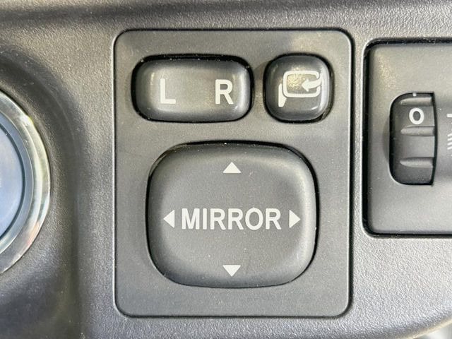 �y�d���i�[�~���[�z�T�C�h�~���[�͓d���i�[���ƂȂ��Ă���A�������ԏ�ł��L�Y�������X�N��}�����܂��B