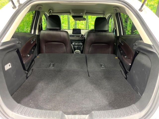 ���i�̂���������ʋ΁A���}���ɏ\���ȉ׎��X�y�[�X���m�ۂ��Ă���܂��B�Z�J���h�V�[�g��|���ƁA�傫�ȉו��̐ύڂ��\�ł���