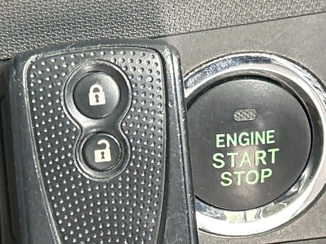 �y�A�N�Z�X�L�[&�v�b�V���X�^�[�g�z�J�o����|�P�b�g�ɓ��ꂽ�܂܂ł��h�A�̎{���E�������\�ȃX�}�[�g�L�[�𑕔��B�G���W���̃I���E�I�t�����J�M�����o���K�v�������A�{�^�����v�b�V�����邾����OK��