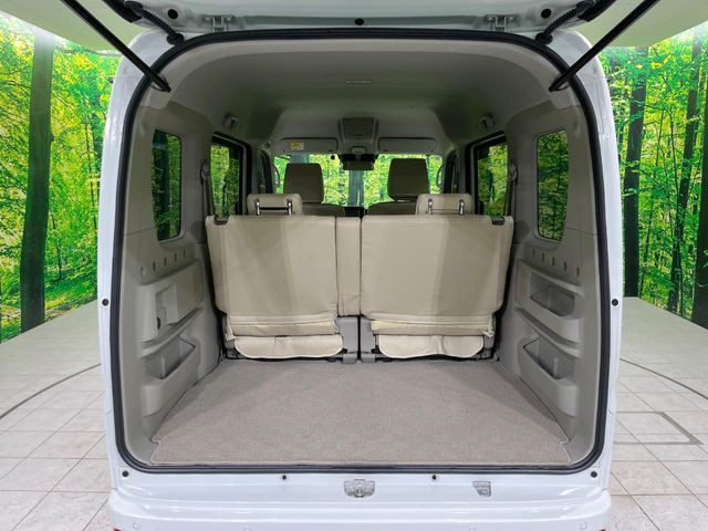 ���i�̂���������ʋ΁A���}���ɏ\���ȉ׎��X�y�[�X���m�ۂ��Ă���܂��B�Z�J���h�V�[�g��|���ƁA�傫�ȉו��̐ύڂ��\�ł���