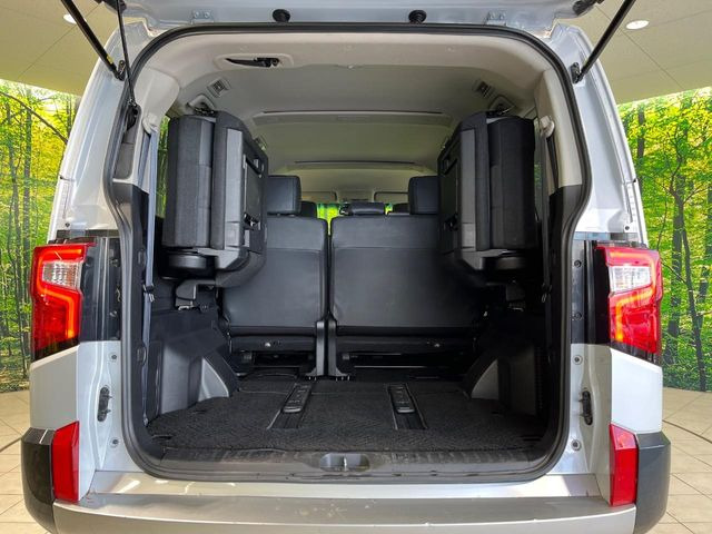 ���i�̂���������ʋ΁A���}���ɏ\���ȉ׎��X�y�[�X���m�ۂ��Ă���܂��B�Z�J���h�V�[�g��|���ƁA�傫�ȉו��̐ύڂ��\�ł���