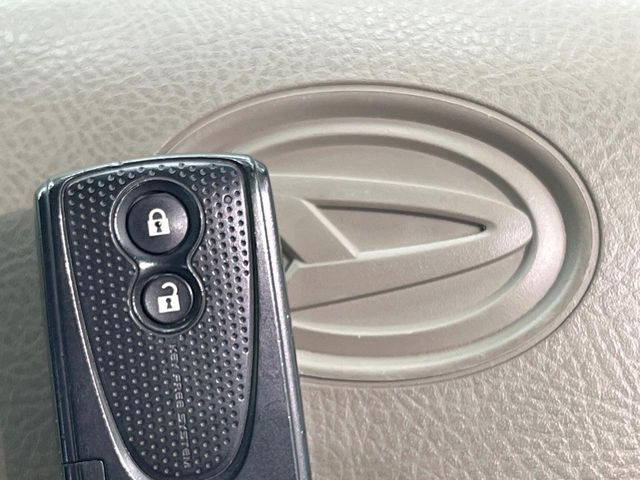 �y�L�[�t���[�V�X�e���z�J�o����|�P�b�g�ɓ��ꂽ�܂܂ł��h�A�̎{���E�������\�ȃX�}�[�g�L�[�𑕔��B�G���W���̃I���E�I�t�����J�M�����o���K�v����������Ƃ��Ă��֗��ł���