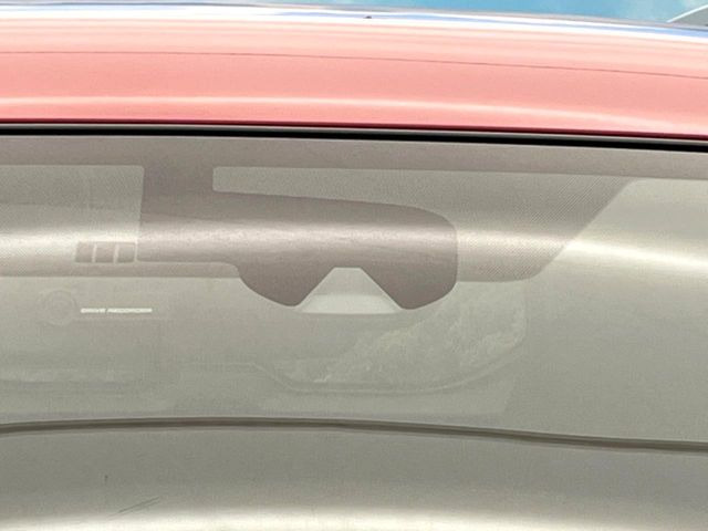 �y�G�}�[�W�F���V�[�u���[�L�z���s���ɑO���̎ԗ�����F�����A�Փ˂������Ȏ��͌x��ƃu���[�L�ŏՓˉ���Ɣ�Q�y�����A�V�X�g�B�����S�Ƀh���C�u�����y���݂��������܂��B