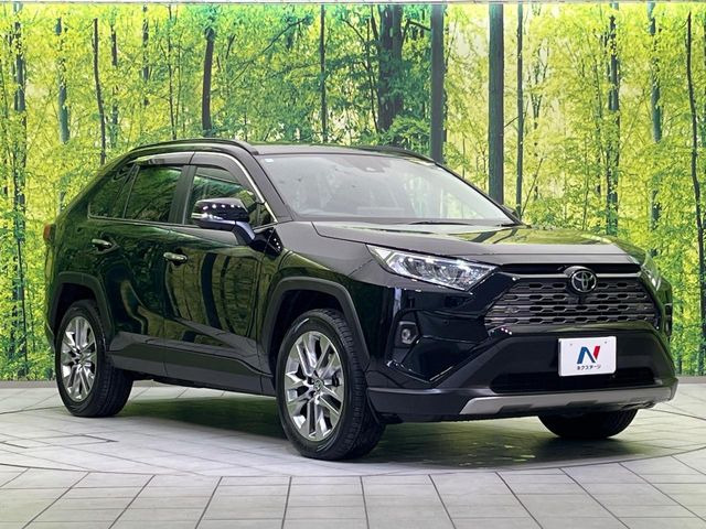 高透明度のガラス皮膜で撥水はもちろん、上質なツヤ・光沢を実現。紫外線や酸性雨から大切な愛車を保護し、色あせ・劣化を防止。「弾スプラッシュコート」、「弾プリミッサコート」からお選びいただけます。