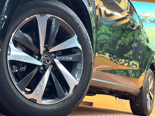 �y����18�C���`�A���~�z�C�[���z�O�ςɃ}�b�`���������A���~�z�C�[���𑕒����Ă���܂��B�e��ЊO�A���~�z�C�[����A�X�^�b�h���X�^�C�����戵�����Ă���܂��B���񂲑��k����������