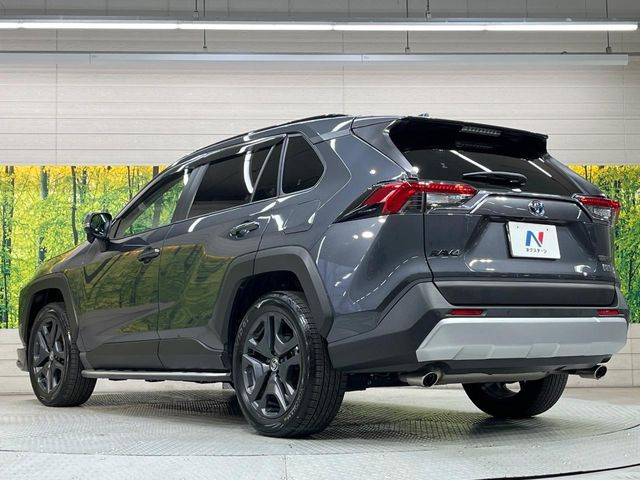 皆さまに安心してお乗りいただきたいから、当店では法定点検整備を無料で実施。(※登録済未使用車など一部対象外がございます。)