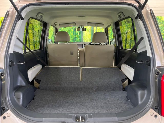 ���i�̂���������ʋ΁A���}���ɏ\���ȉ׎��X�y�[�X���m�ۂ��Ă���܂��B�Z�J���h�V�[�g��|���ƁA�傫�ȉו��̐ύڂ��\�ł���