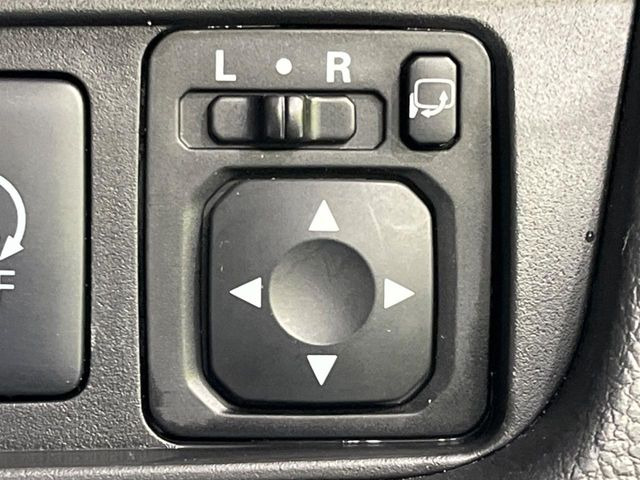 �y�d���i�[�~���[�z�T�C�h�~���[�͓d���i�[���ƂȂ��Ă���A�������ԏ�ł��L�Y�������X�N��}�����܂��B