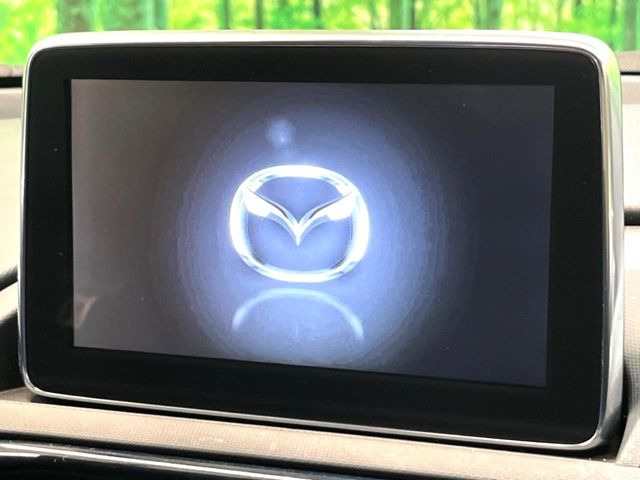 �y�}�c�_�R�l�N�g�i�r�z�ԓ��̕��͋C�Ƀ}�b�`������̌^�^�C�v�̃i�r�B�e����q�ݒ��Bluetooth�Đ����A�l�X�ȋ@�\���y���߂܂��B�����I�ȃ_�C�������삪�\�ŁA�g��������ǍD�ł��B