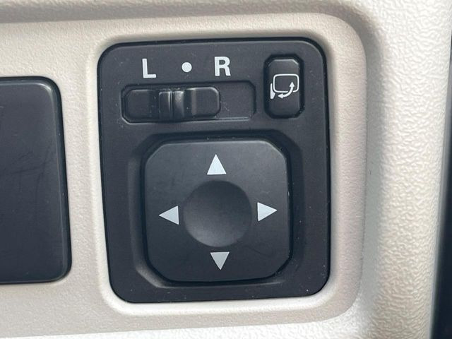 �y�d���i�[�~���[�z�T�C�h�~���[�͓d���i�[���ƂȂ��Ă���A�������ԏ�ł��L�Y�������X�N��}�����܂��B