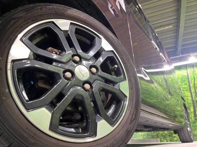 �y����15�C���`�A���~�z�C�[���z�O�ςɃ}�b�`���������A���~�z�C�[���𑕒����Ă���܂��B�e��ЊO�A���~�z�C�[����A�X�^�b�h���X�^�C�����戵�����Ă���܂��B���񂲑��k����������