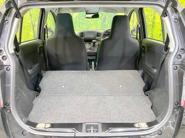 ���i�̂���������ʋ΁A���}���ɏ\���ȉ׎��X�y�[�X���m�ۂ��Ă���܂��B�Z�J���h�V�[�g��|���ƁA�傫�ȉו��̐ύڂ��\�ł���