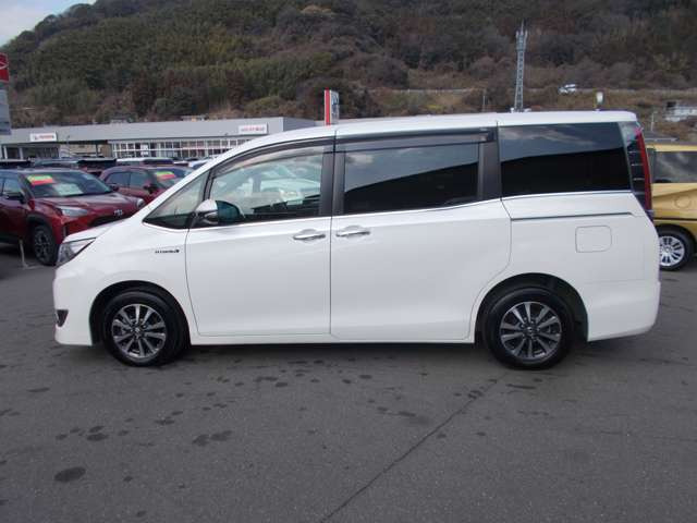 エスクァイアハイブリッド1.8 Gi プレミアムパッケージ ブラックテイラード