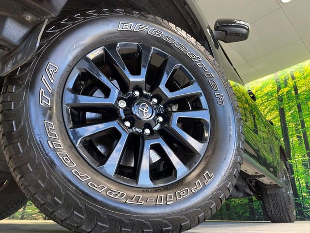 �y���������C���`�A���~�z�C�[���z�O�ςɃ}�b�`���������A���~�z�C�[���𑕒����Ă���܂��B�e��ЊO�A���~�z�C�[����A�X�^�b�h���X�^�C�����戵�����Ă���܂��B���񂲑��k����������