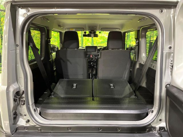 ���i�̂���������ʋ΁A���}���ɏ\���ȉ׎��X�y�[�X���m�ۂ��Ă���܂��B�Z�J���h�V�[�g��|���ƁA�傫�ȉו��̐ύڂ��\�ł���