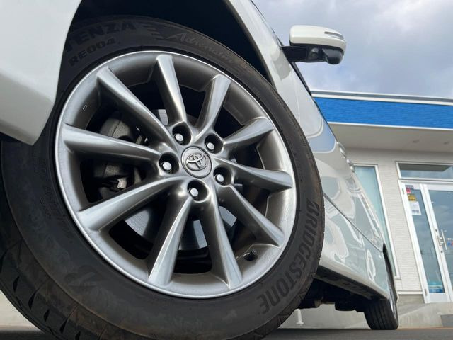 �y����17�C���`�A���~�z�C�[���z�O�ςɃ}�b�`���������A���~�z�C�[���𑕒����Ă���܂��B�e��ЊO�A���~�z�C�[����A�X�^�b�h���X�^�C�����戵�����Ă���܂��B���񂲑��k����������