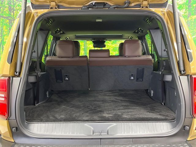 ���i�̂���������ʋ΁A���}���ɏ\���ȉ׎��X�y�[�X���m�ۂ��Ă���܂��B�Z�J���h�V�[�g��|���ƁA�傫�ȉו��̐ύڂ��\�ł���