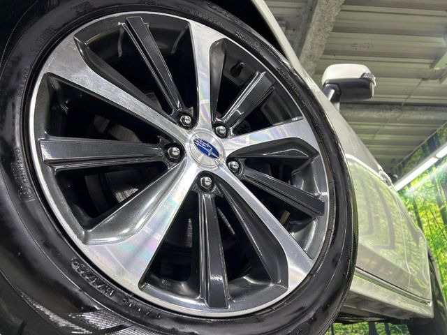 �y����18�C���`�A���~�z�C�[���z�O�ςɃ}�b�`���������A���~�z�C�[���𑕒����Ă���܂��B�e��ЊO�A���~�z�C�[����A�X�^�b�h���X�^�C�����戵�����Ă���܂��B���񂲑��k����������