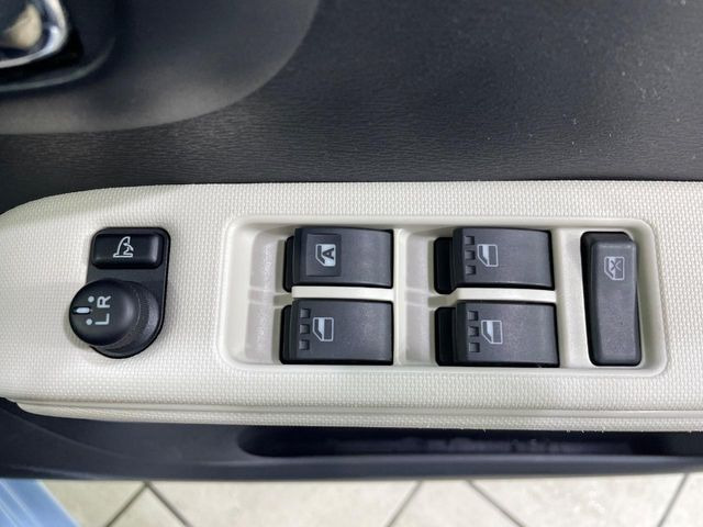 �y�d���i�[�~���[�z�T�C�h�~���[�͓d���i�[���ƂȂ��Ă���A�������ԏ�ł��L�Y�������X�N��}�����܂��B