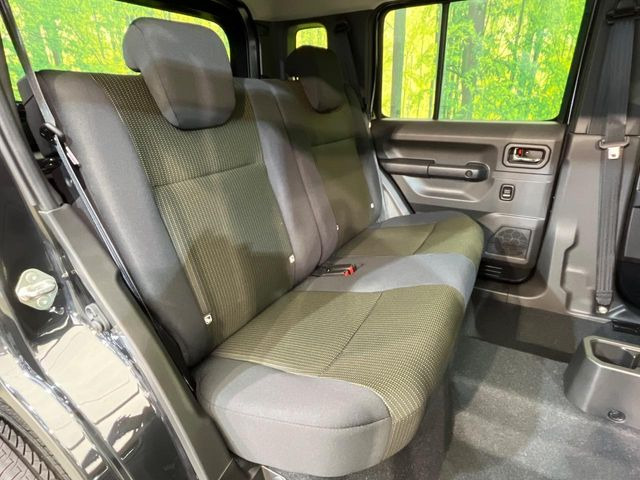 ���i���ȃI���W�i���t���A�}�b�g���I�v�V�����ɂĂ��p�ӂ��Ă���܂��B���D���ȃf�U�C����J���[�����Ԃɍ��킹�đI��ł����������Ƃ��ł��܂���