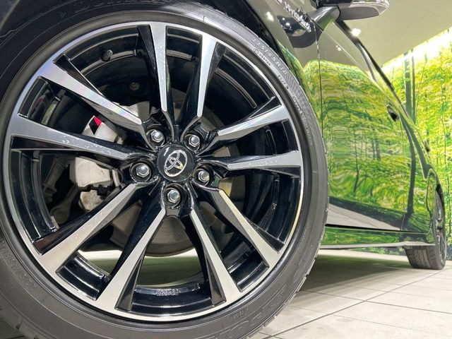 �y�O���[�h��p����18�C���`�A���~�z�C�[���z�f�U�C�����̍��������A���~�z�C�[���𑕒����Ă���܂��B�e��ЊO�A���~�z�C�[����A�X�^�b�h���X�^�C�����戵�����Ă���܂��B���񂲑��k����������