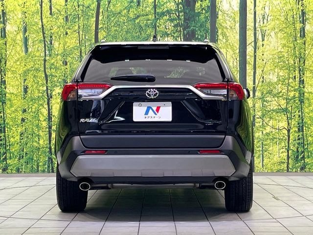 安心の最長10年・走行無制限保証(有償)をご用意。保証内容も充実はもちろん、無料点検&オイル交換や、年中無休の全国・24時間ロードサービスも付帯されておりますのでご安心下さい。