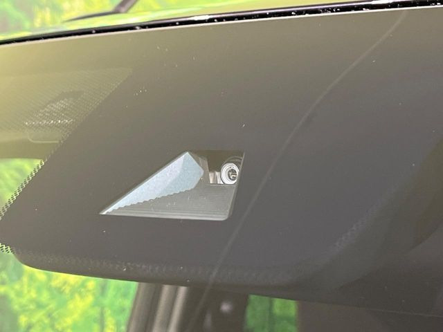 �y�z���_�Z���V���O�z���s���ɑO���̎ԗ�����F�����A�Փ˂������Ȏ��͌x��ƃu���[�L�ŏՓˉ���Ɣ�Q�y�����A�V�X�g�B�����S�Ƀh���C�u�����y���݂��������܂��B