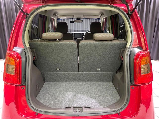 ���i�̂���������ʋ΁A���}���ɏ\���ȉ׎��X�y�[�X���m�ۂ��Ă���܂��B�Z�J���h�V�[�g��|���ƁA�傫�ȉו��̐ύڂ��\�ł���