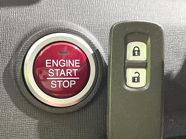 �yHonda�X�}�[�g�L�[�z�J�o����|�P�b�g�ɓ��ꂽ�܂܂ł��h�A�̎{���E�������\�ȃX�}�[�g�L�[�𑕔��B�G���W���̃I���E�I�t�����J�M�����o���K�v����������Ƃ��Ă��֗��ł���