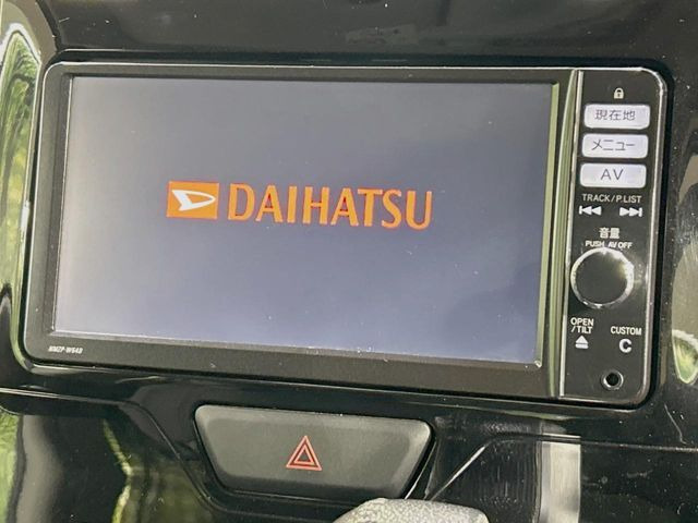 �y�����i�r�z�l�C�̏����i�r�𑕔����Ă���܂��B�i�r�̎g���₷���͂������A�I�[�f�B�I�@�\���[��!�L�����v�◷�s�͂������A�ʋ΂┃�����ȂǕ��i�̃h���C�u���y�����Ȃ�͂���