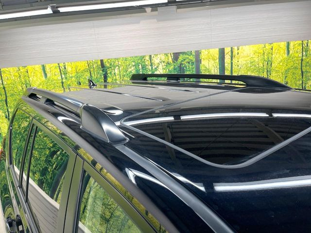 【サンルーフ】ボタンひとつで開閉可能!開放感たっぷりのサンルーフが装着されています!車内に明かりを取り入れたり景色を楽しむ以外にも、よどみがちな車内の空気も簡単に換気できて快適です!