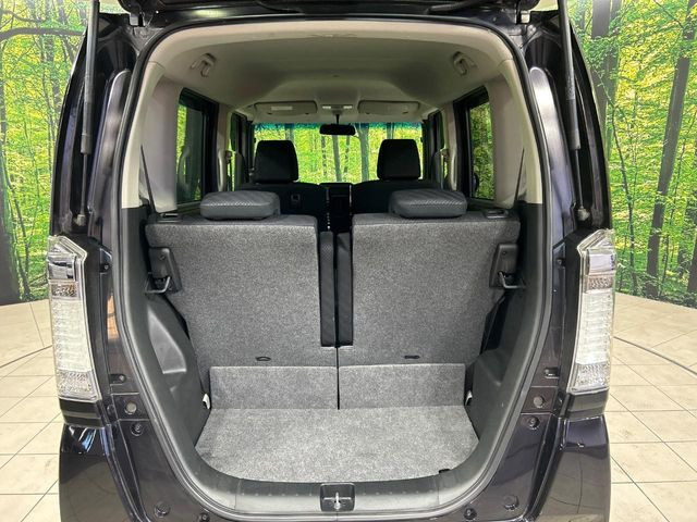 ���i�̂���������ʋ΁A���}���ɏ\���ȉ׎��X�y�[�X���m�ۂ��Ă���܂��B�Z�J���h�V�[�g��|���ƁA�傫�ȉו��̐ύڂ��\�ł���