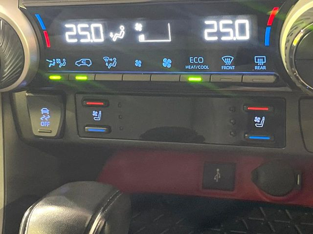 【シートベンチレーション】夏場は涼しい風でお尻や背中の熱やムレを防ぎ、冬はエアコンよりも早く温まってポカポカに!季節を問わず快適に過ごせます。