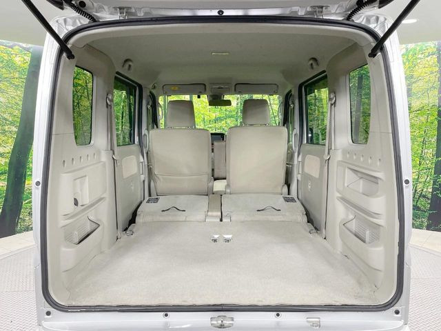 ���i�̂���������ʋ΁A���}���ɏ\���ȉ׎��X�y�[�X���m�ۂ��Ă���܂��B�Z�J���h�V�[�g��|���ƁA�傫�ȉו��̐ύڂ��\�ł���