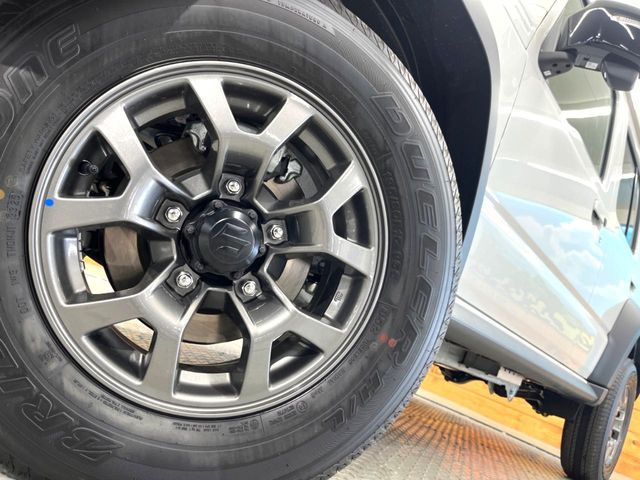 �y����15�C���`�A���~�z�C�[���z�O�ςɃ}�b�`���������A���~�z�C�[���𑕒����Ă���܂��B�e��ЊO�A���~�z�C�[����A�X�^�b�h���X�^�C�����戵�����Ă���܂��B���񂲑��k����������