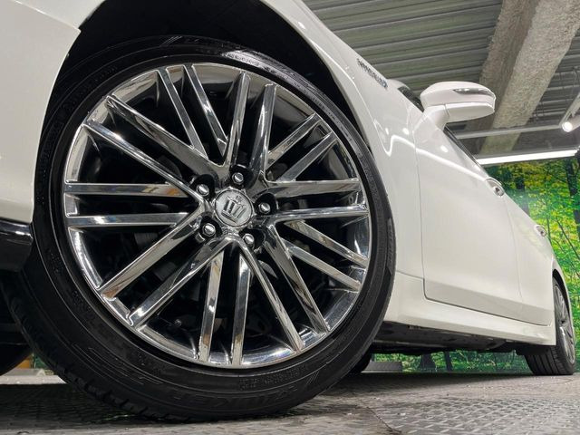 �y����18�C���`�A���~�z�C�[���z�O�ςɃ}�b�`���������A���~�z�C�[���𑕒����Ă���܂��B�e��ЊO�A���~�z�C�[����A�X�^�b�h���X�^�C�����戵�����Ă���܂��B���񂲑��k����������