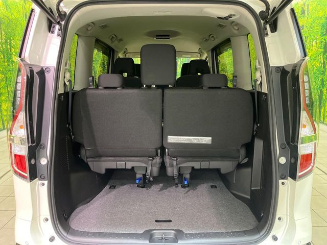 ���i�̂���������ʋ΁A���}���ɏ\���ȉ׎��X�y�[�X���m�ۂ��Ă���܂��B�Z�J���h�V�[�g��|���ƁA�傫�ȉו��̐ύڂ��\�ł���