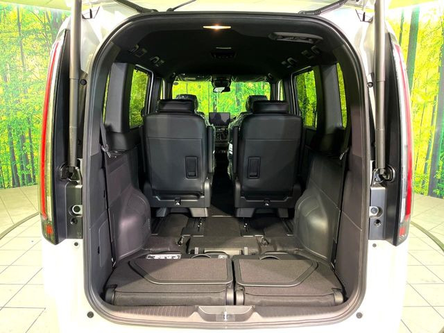 ���i�̂���������ʋ΁A���}���ɏ\���ȉ׎��X�y�[�X���m�ۂ��Ă���܂��B�Z�J���h�V�[�g��|���ƁA�傫�ȉו��̐ύڂ��\�ł���