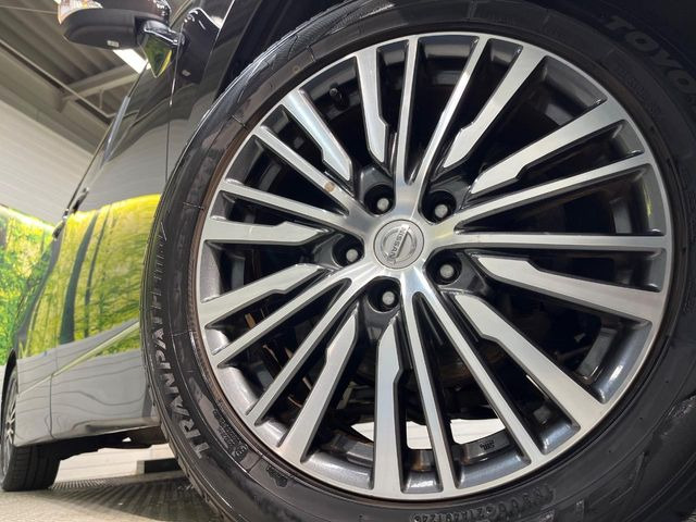 �y����18�C���`�A���~�z�C�[���z�O�ςɃ}�b�`���������A���~�z�C�[���𑕒����Ă���܂��B�e��ЊO�A���~�z�C�[����A�X�^�b�h���X�^�C�����戵�����Ă���܂��B���񂲑��k����������