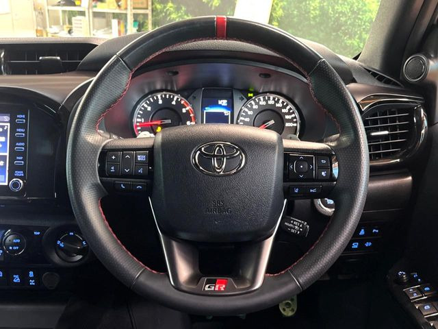 �y�����v�����X�e�A�����O�z�㎿�Ȋv���g�p���邱�ƂŁA��ɂ����������݂ƂĂ��^�]���₷���n���h���ł���